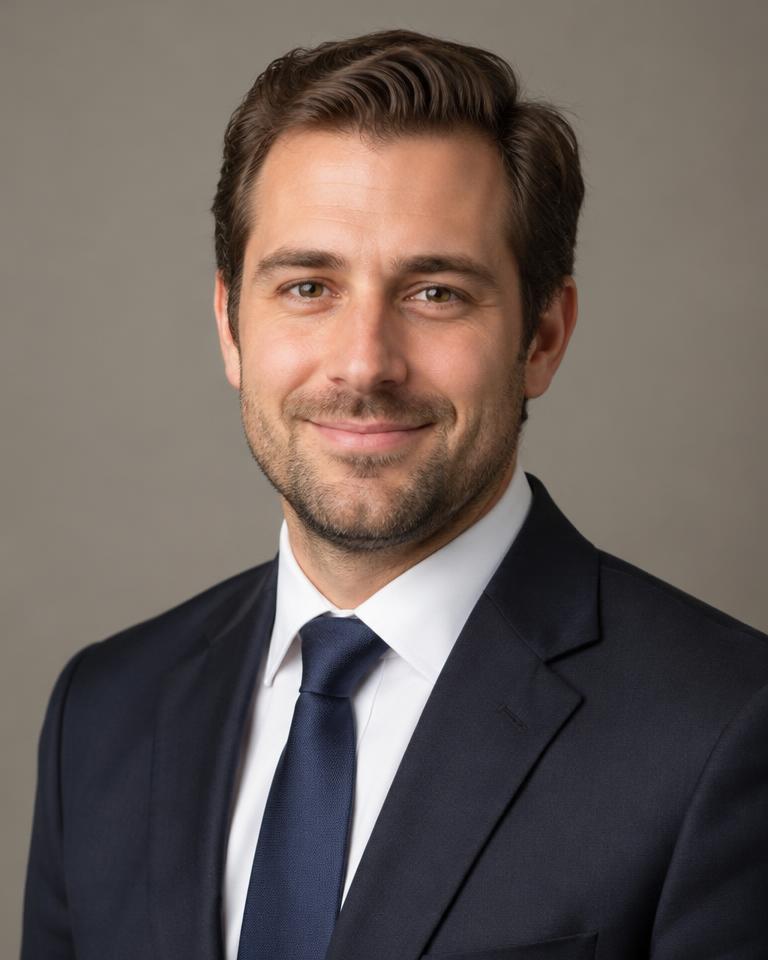 Dennis Avshalomov, Founder & Managing Partner of Apex Funding Capital